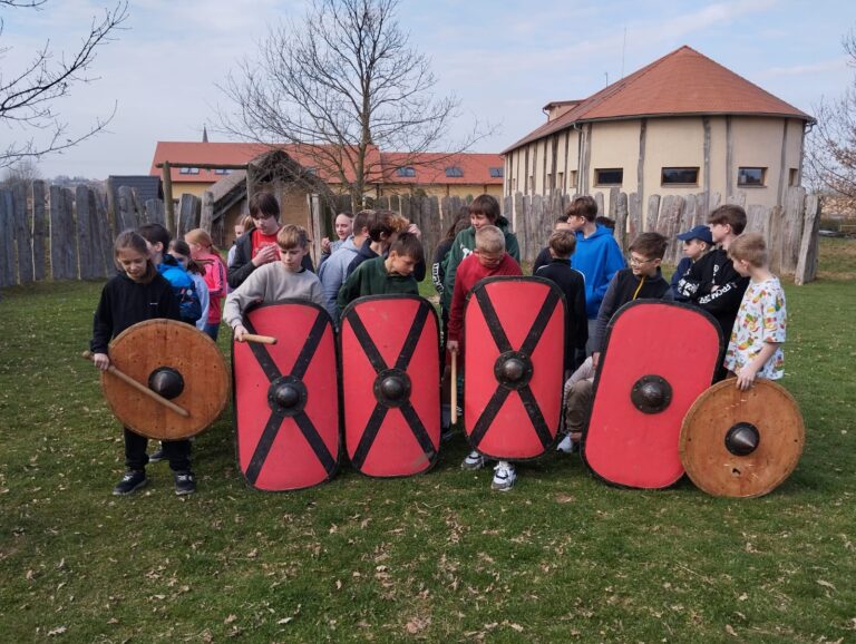 Exkurze 6. tříd do Archeoparku Všestary